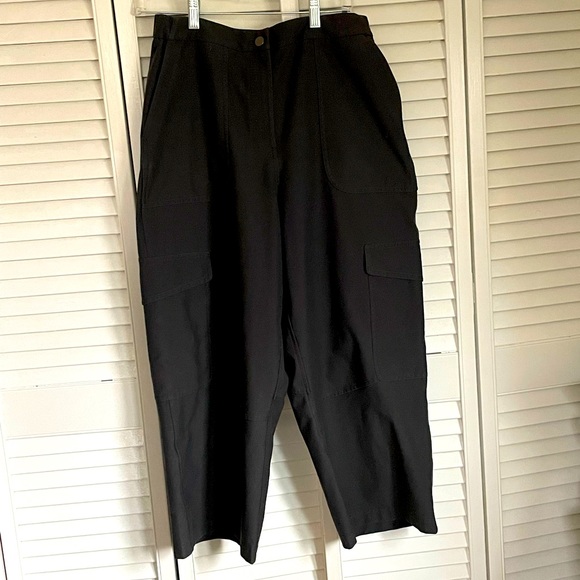 Lululemon Light Utilitech Cargo Pocket High-Rise Crop -Graphite Grey - Picture 2 of 4